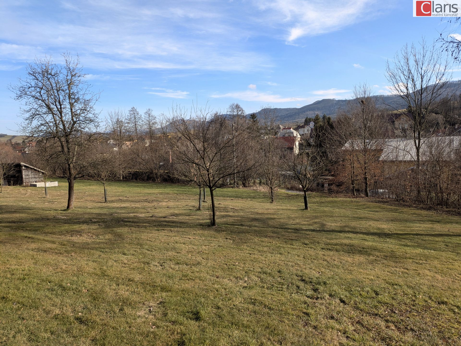 Prodej unikátního pozemku v Hodslavicích s výměrou 5300m2 - titulní obrázek