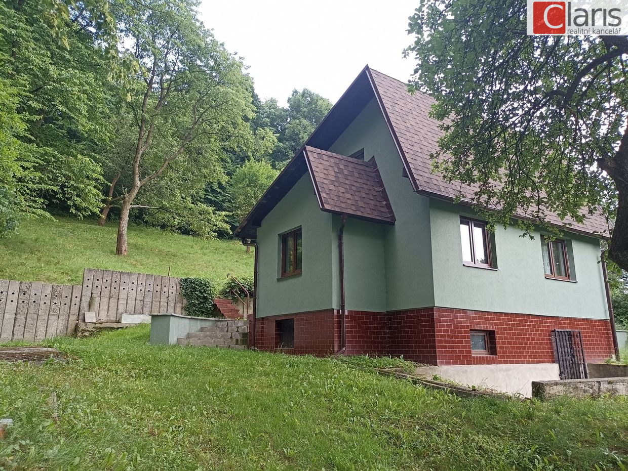Pronájem chaty, Straník - titulní obrázek